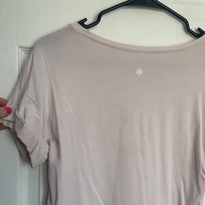 lululemon athletica Women's Light Pink Short Sleeve Tee